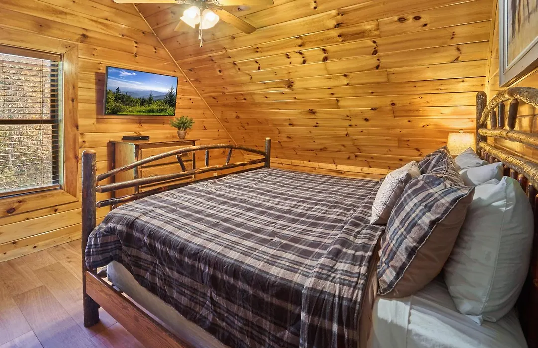 Theater Hot Tub Sauna Game Room-1